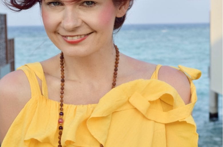 Anna Viresha Malm - Att lysa som solen även då mörker slängs på den